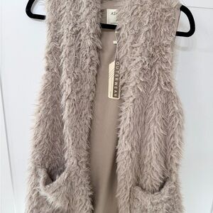 Ashley By 26 International Faux Fur Vest in Light Brown